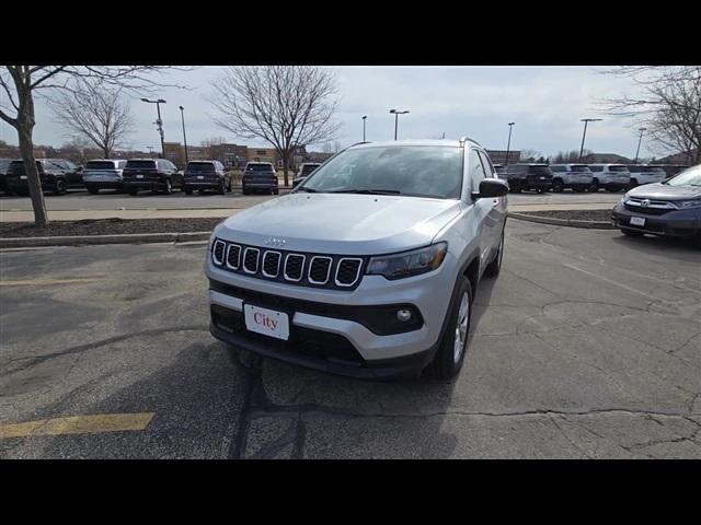 2025 Jeep Compass COMPASS LATITUDE 4X4