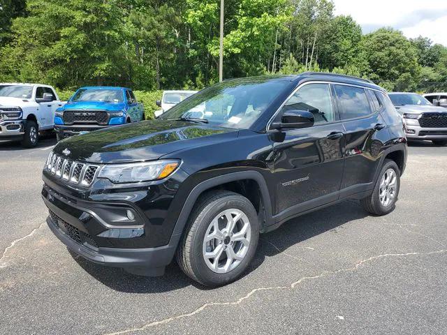 2025 Jeep Compass COMPASS LATITUDE 4X4