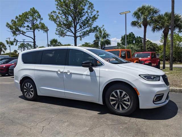 2025 Chrysler Pacifica Hybrid PACIFICA PLUG-IN HYBRID SELECT