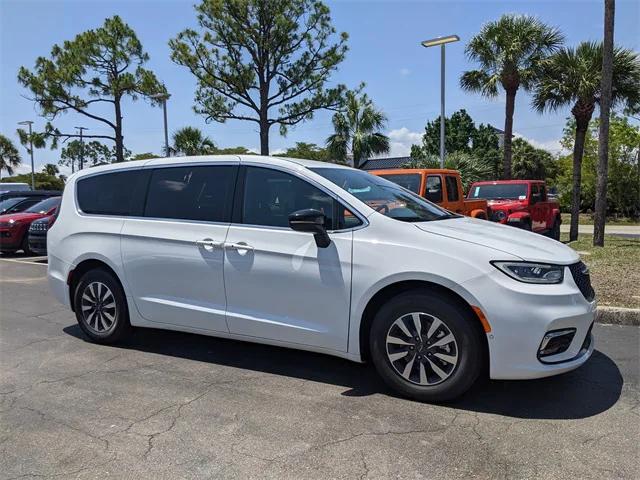 2025 Chrysler Pacifica Hybrid PACIFICA PLUG-IN HYBRID SELECT