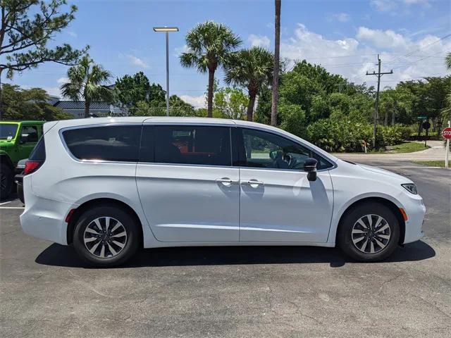 2025 Chrysler Pacifica Hybrid PACIFICA PLUG-IN HYBRID SELECT