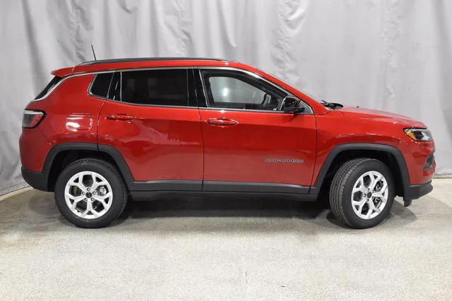 2025 Jeep Compass COMPASS LATITUDE 4X4