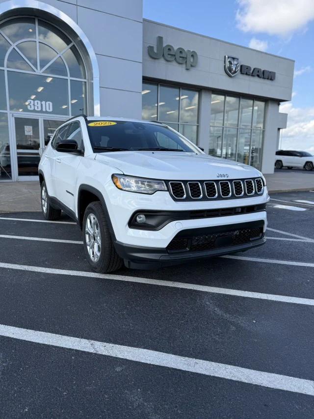 2025 Jeep Compass COMPASS LATITUDE 4X4