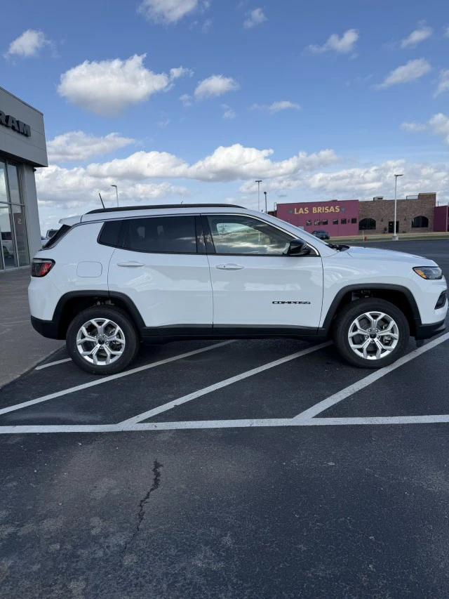 2025 Jeep Compass COMPASS LATITUDE 4X4