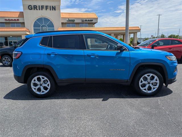 2025 Jeep Compass COMPASS LATITUDE 4X4