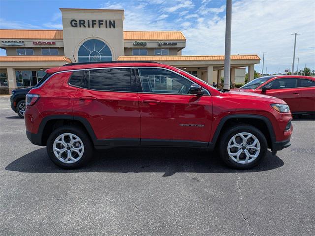 2025 Jeep Compass COMPASS LATITUDE 4X4