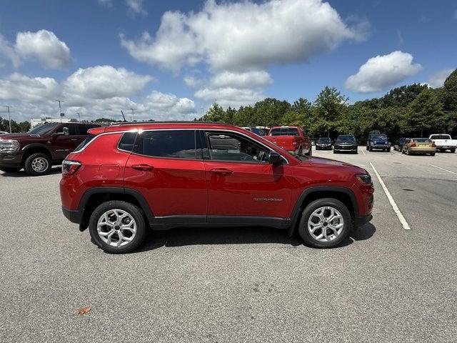 2025 Jeep Compass COMPASS LATITUDE 4X4