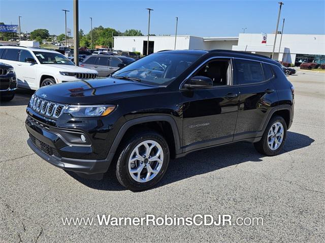 2025 Jeep Compass COMPASS LATITUDE 4X4