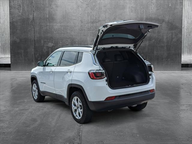2025 Jeep Compass COMPASS LATITUDE 4X4