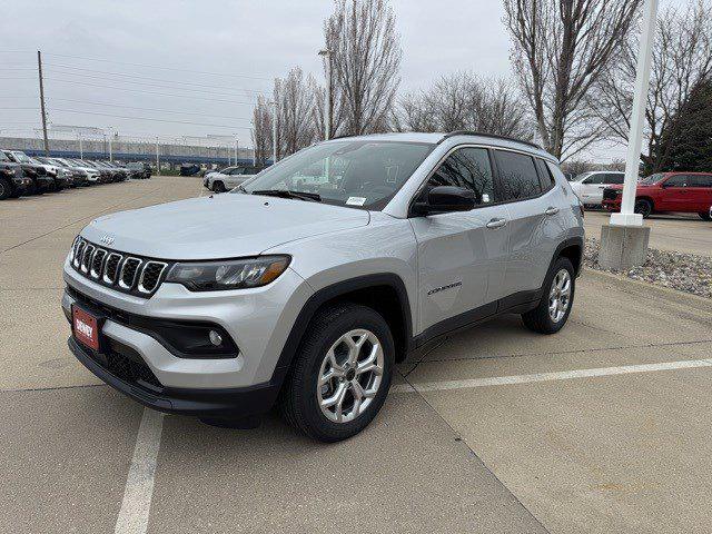 2025 Jeep Compass COMPASS LATITUDE 4X4