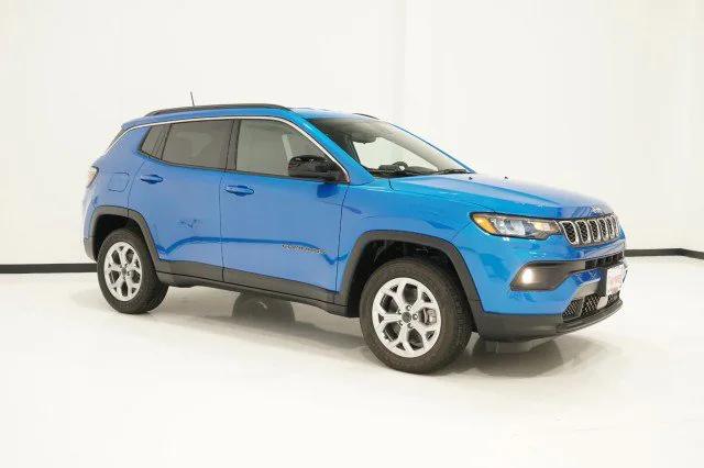 2025 Jeep Compass COMPASS LATITUDE 4X4