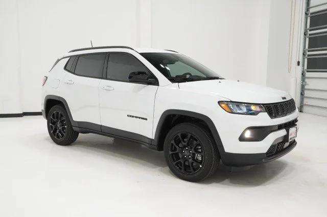 2025 Jeep Compass COMPASS LATITUDE 4X4