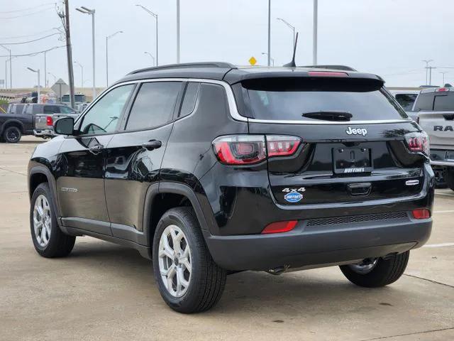 2025 Jeep Compass COMPASS LATITUDE 4X4