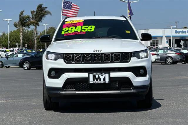 2025 Jeep Compass COMPASS LATITUDE 4X4