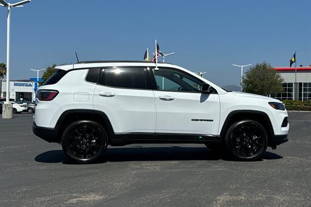 2025 Jeep Compass COMPASS LATITUDE 4X4