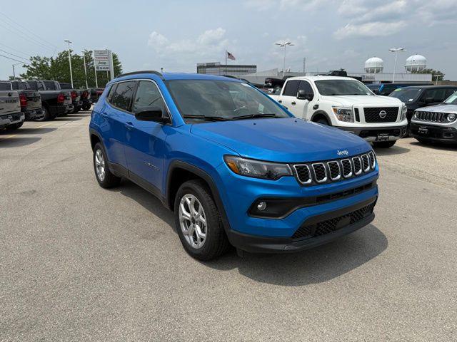 2025 Jeep Compass COMPASS LATITUDE 4X4