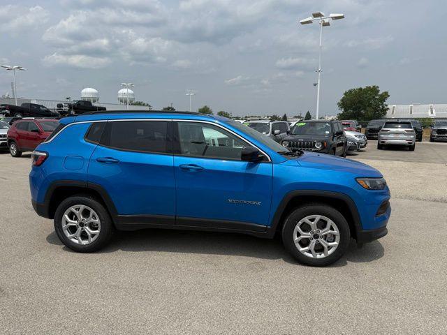 2025 Jeep Compass COMPASS LATITUDE 4X4