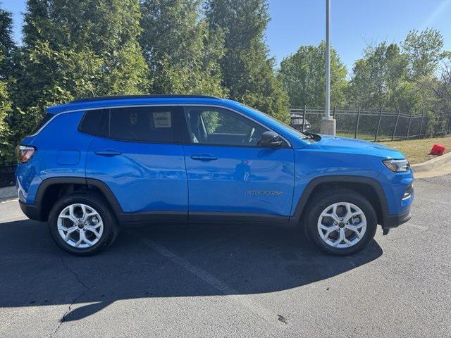 2025 Jeep Compass COMPASS LATITUDE 4X4