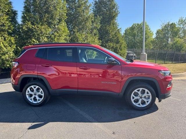 2025 Jeep Compass COMPASS LATITUDE 4X4