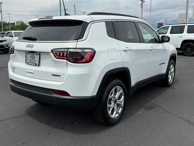 2025 Jeep Compass COMPASS LATITUDE 4X4