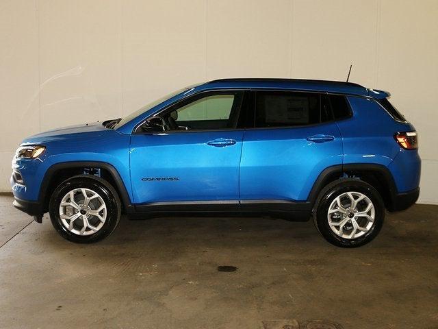 2025 Jeep Compass COMPASS LATITUDE 4X4