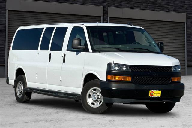 2022 Chevrolet Express Passenger RWD 3500 Extended Wheelbase LS