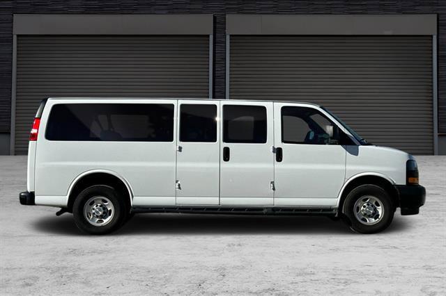 2022 Chevrolet Express Passenger RWD 3500 Extended Wheelbase LS