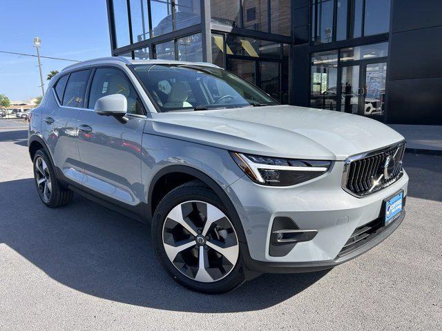 2025 Volvo XC40 B5 Plus Bright Theme 2025 Volvo XC40 B5 Plus Bright Theme