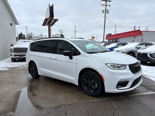 2025 Chrysler Pacifica Hybrid PACIFICA PLUG-IN HYBRID S APPEARANCE
