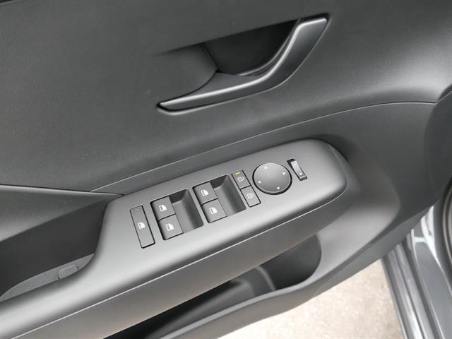 2025 Hyundai Kona EV SEL - Photo 13