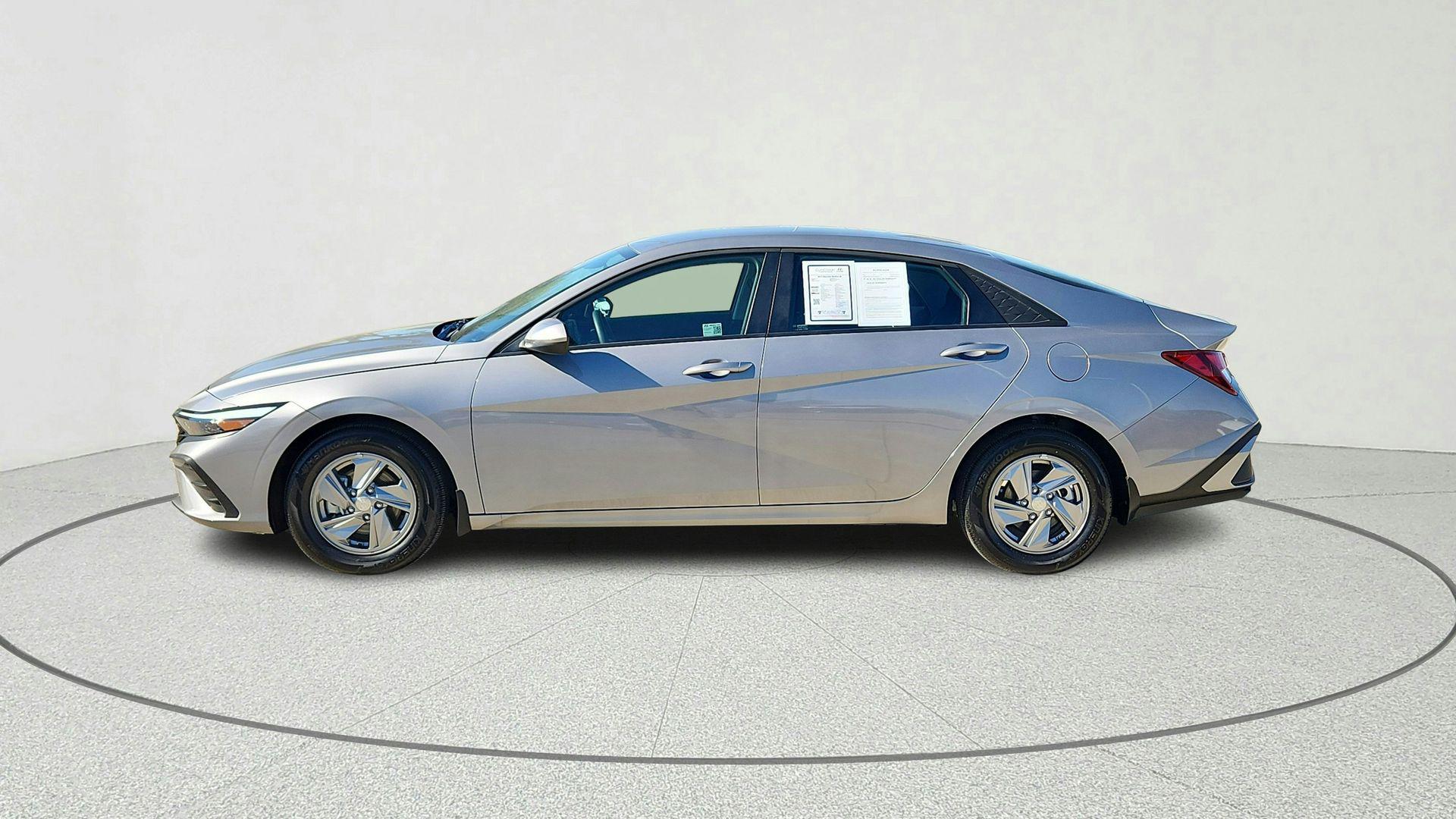 2025 Hyundai Elantra SE - Photo 7
