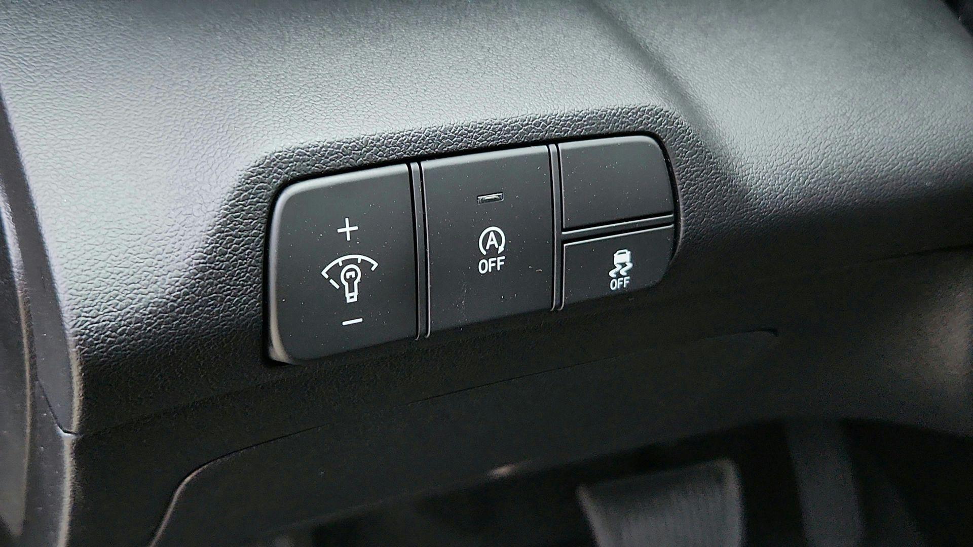 2025 Hyundai Elantra SE - Photo 13