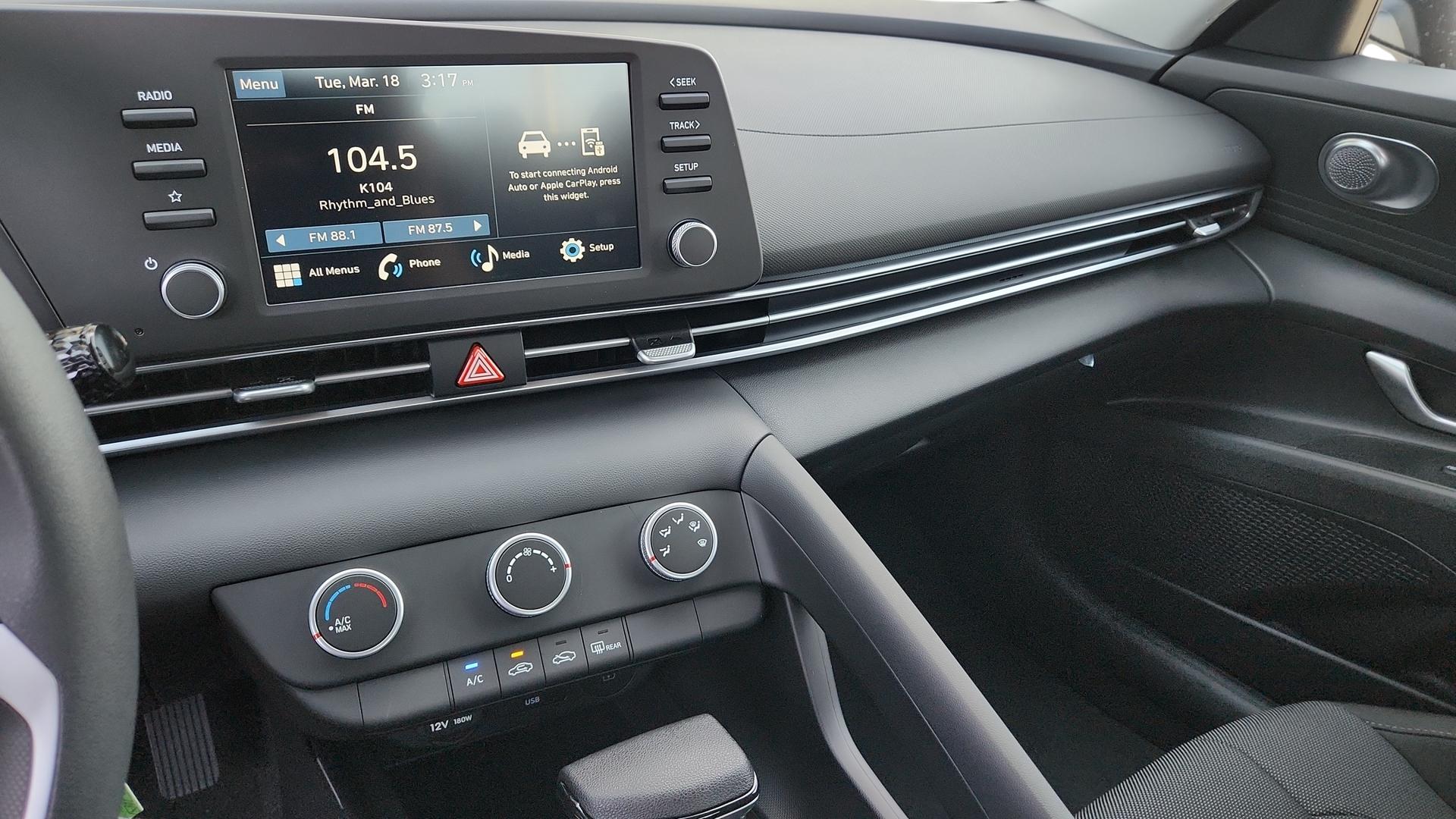 2025 Hyundai Elantra SE - Photo 17