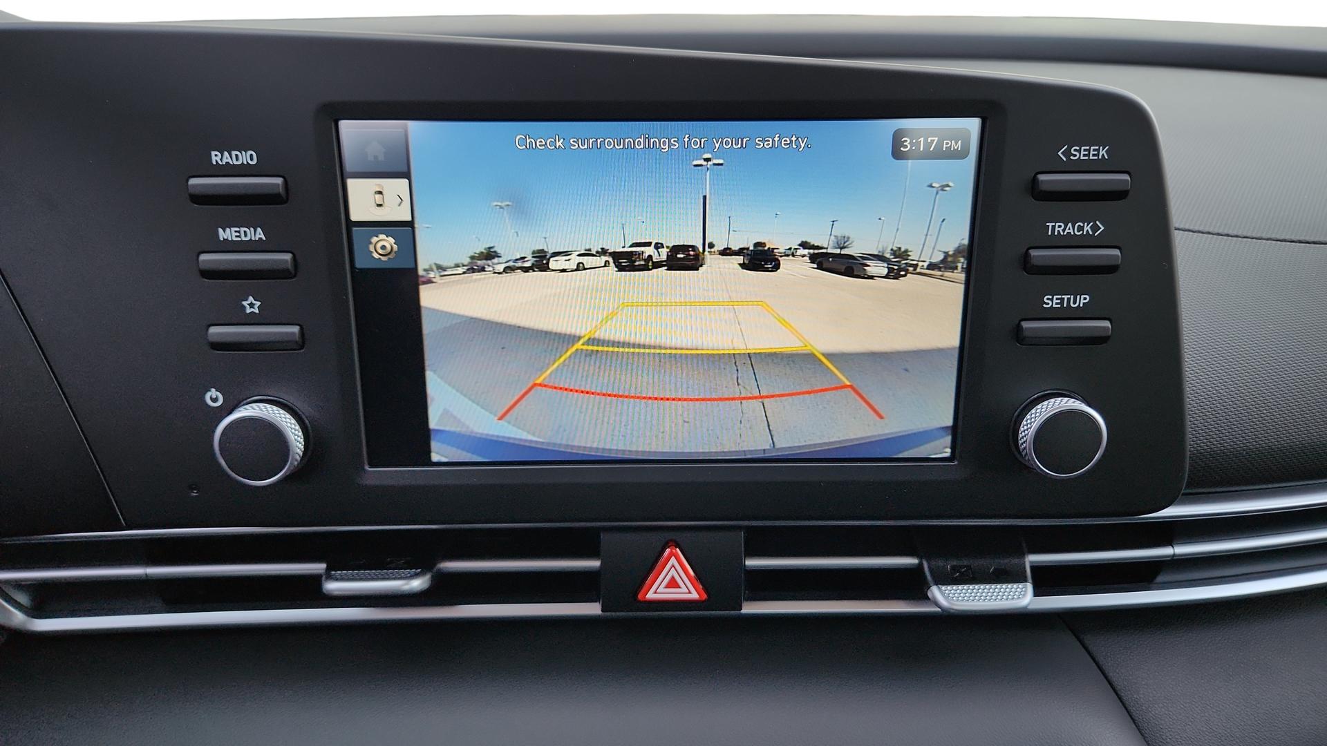 2025 Hyundai Elantra SE - Photo 18