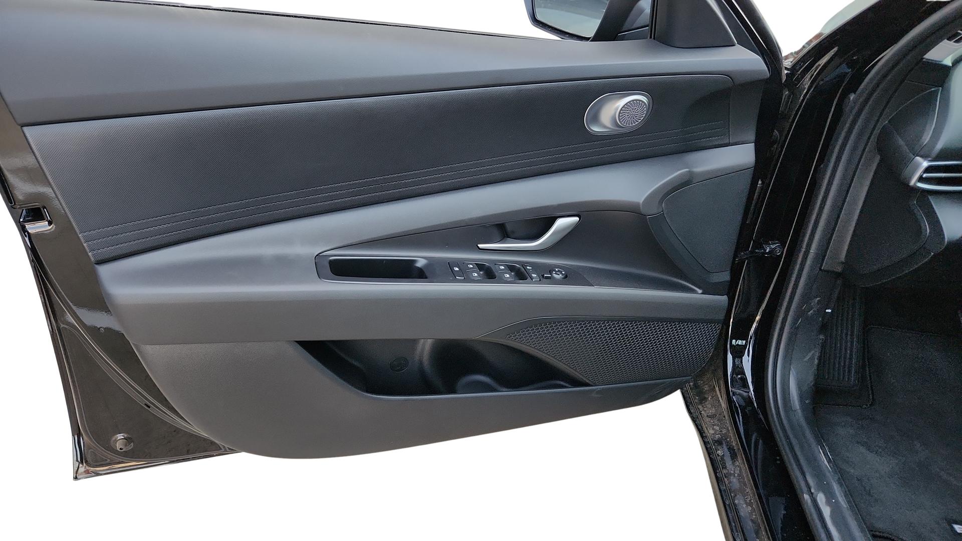 2025 Hyundai Elantra SE - Photo 20