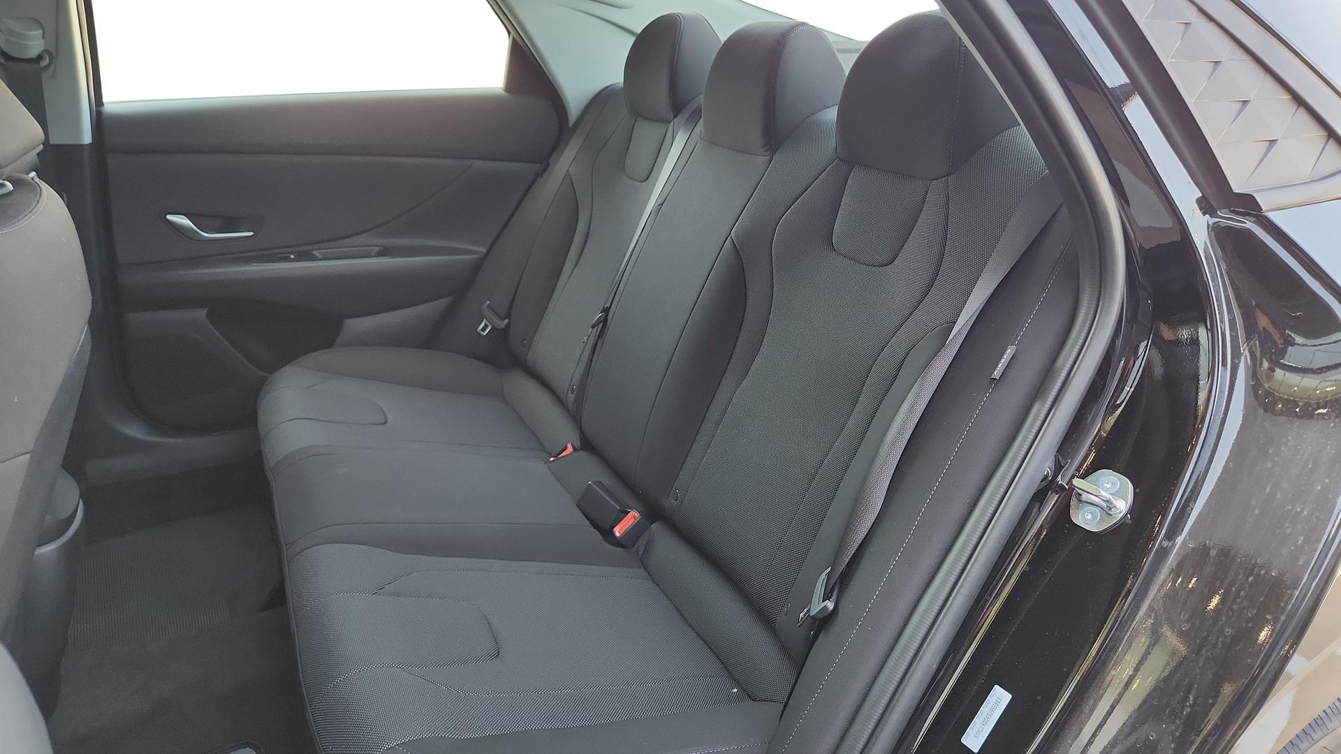 2025 Hyundai Elantra SE - Photo 21