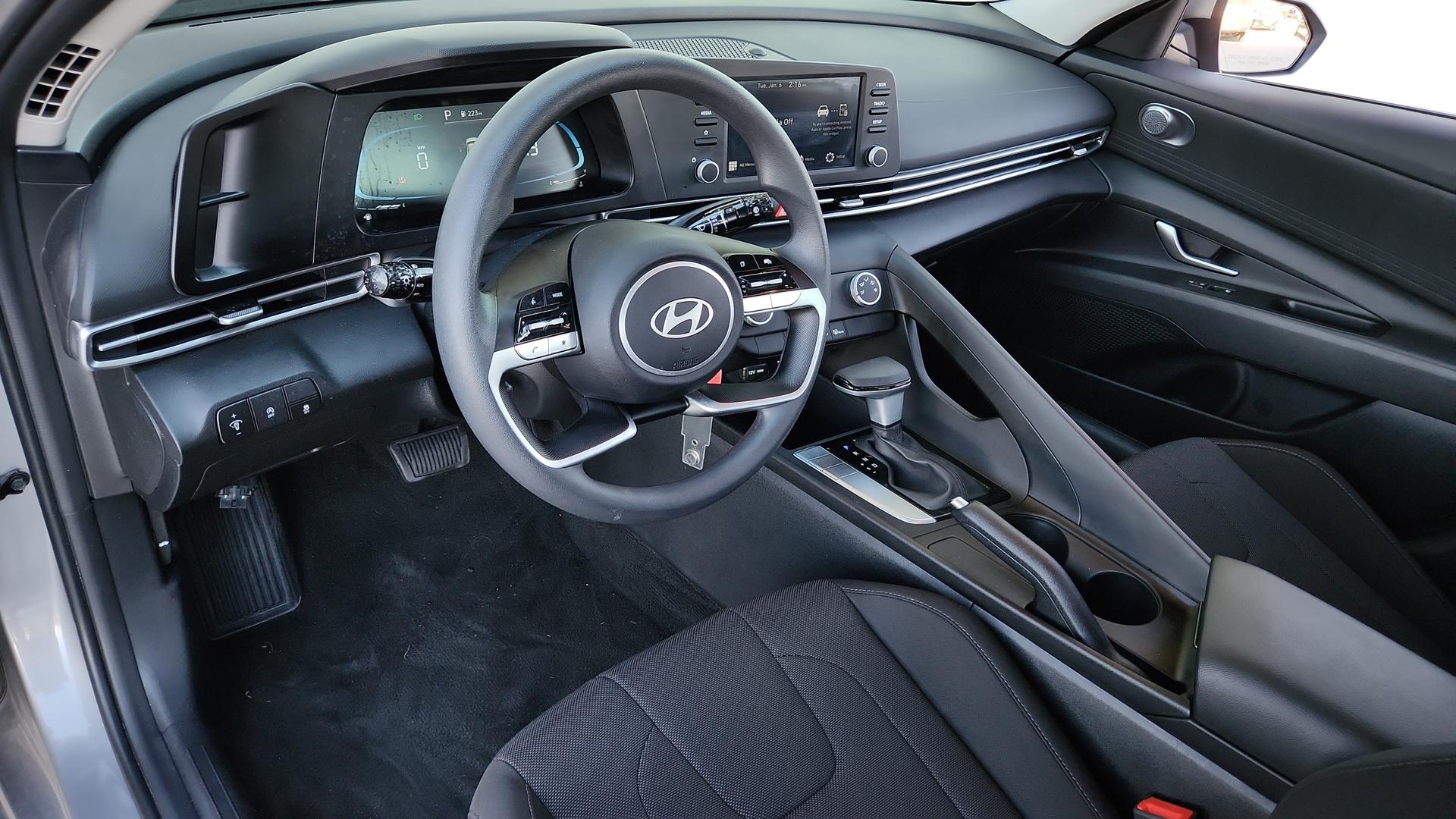 2025 Hyundai Elantra SE - Photo 22