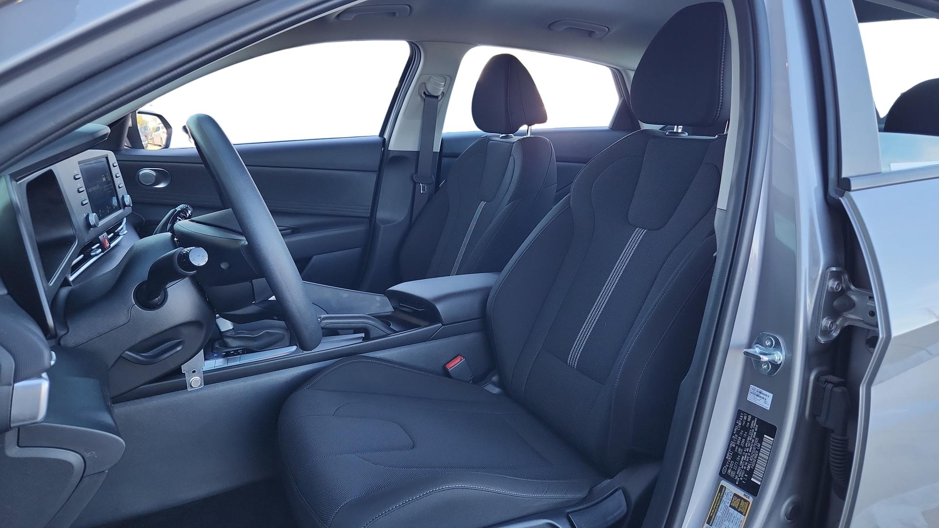 2025 Hyundai Elantra SE - Photo 23