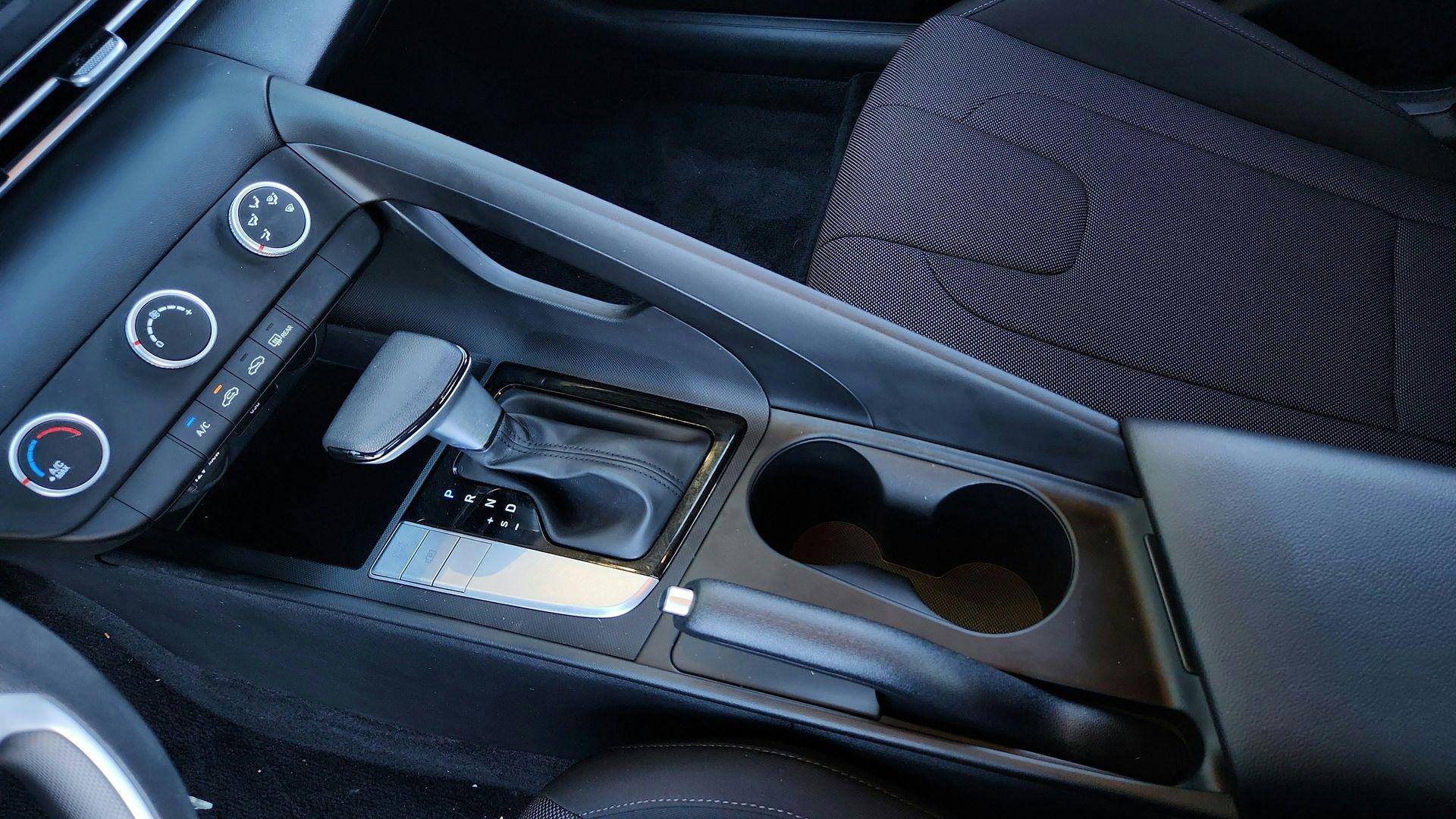 2025 Hyundai Elantra SE - Photo 31
