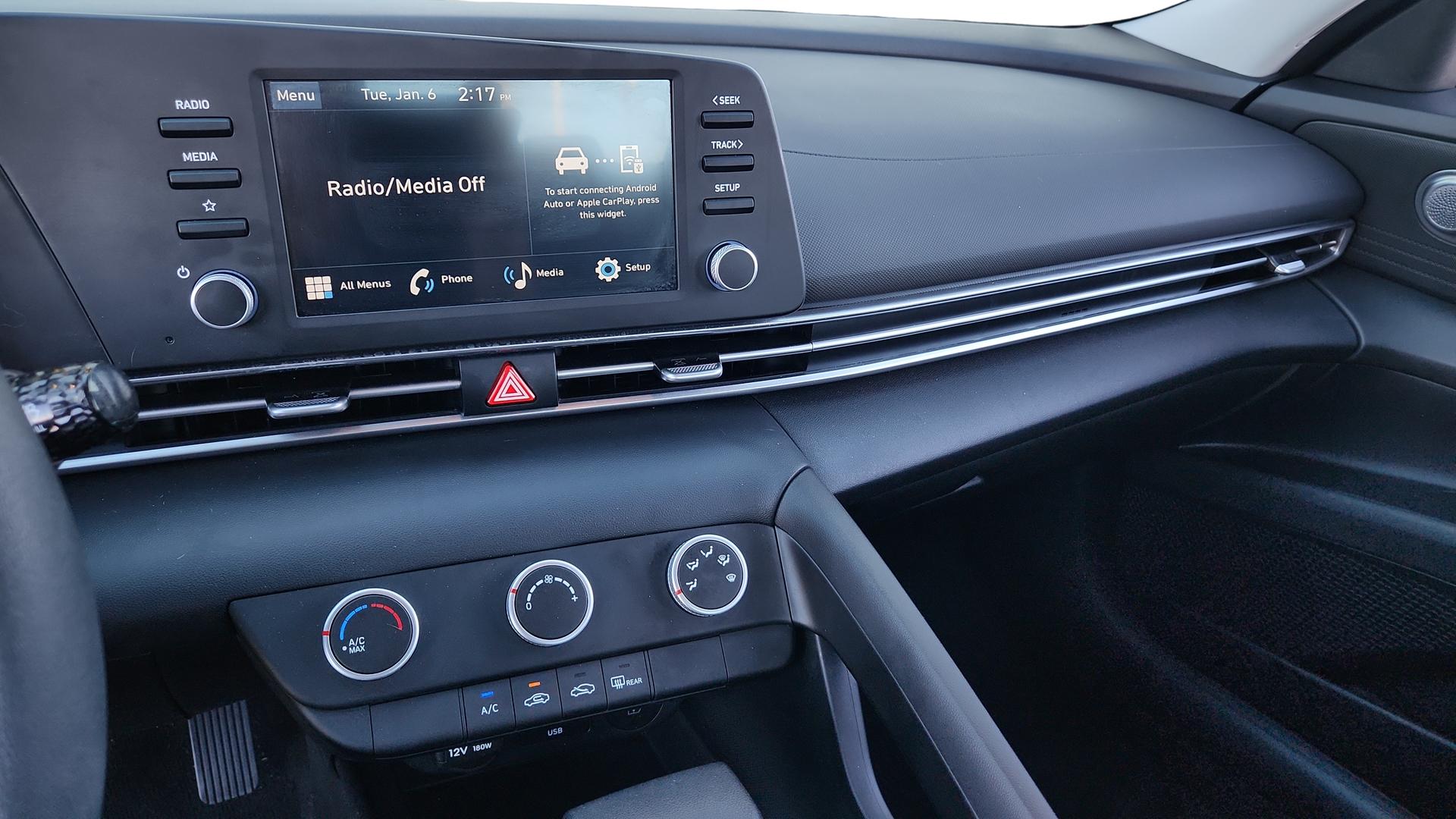 2025 Hyundai Elantra SE - Photo 32