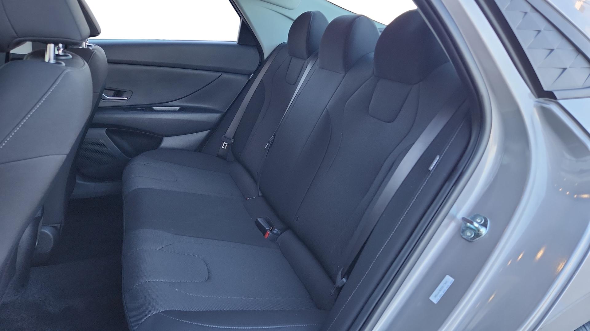 2025 Hyundai Elantra SE - Photo 36