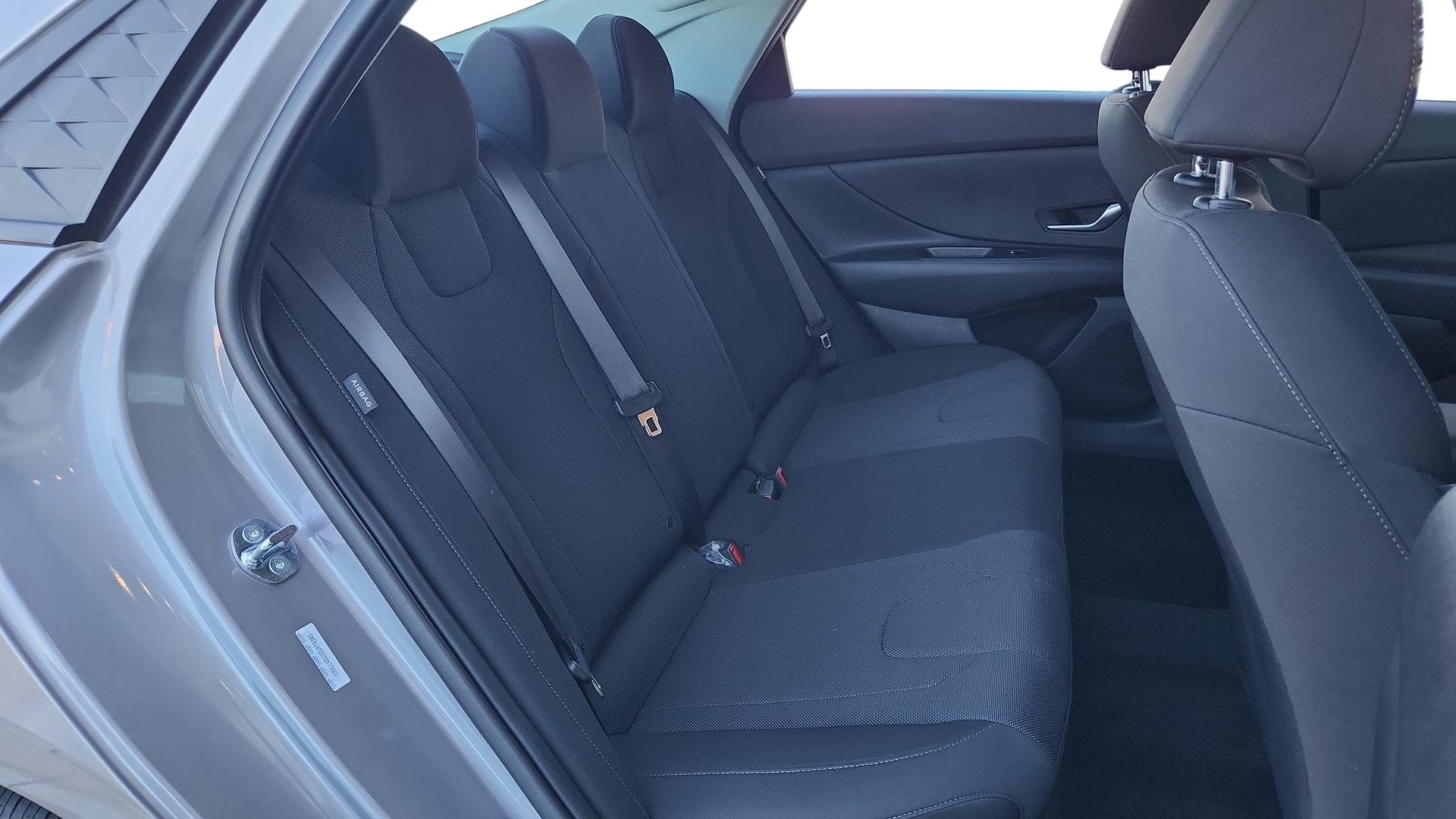 2025 Hyundai Elantra SE - Photo 41