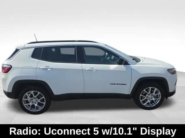 2024 Jeep Compass Latitude Lux FWD