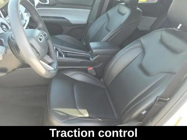 2024 Jeep Compass Latitude Lux FWD