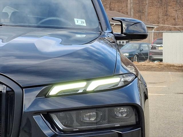 2025 BMW X7 M60i