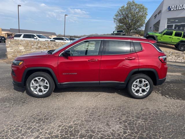 2025 Jeep Compass COMPASS LATITUDE 4X4