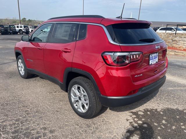 2025 Jeep Compass COMPASS LATITUDE 4X4