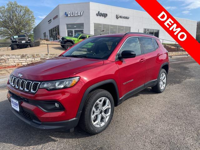2025 Jeep Compass COMPASS LATITUDE 4X4