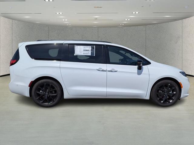 2025 Chrysler Pacifica PACIFICA LIMITED