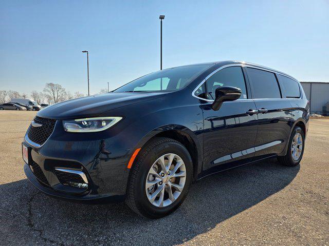 2025 Chrysler Pacifica PACIFICA SELECT AWD